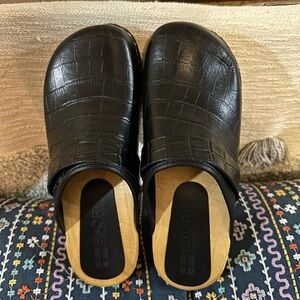 Maja Wood Open Back Croco Print Leather Clogs - W 38